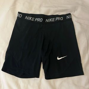 Black Nike Pros 4” inseam